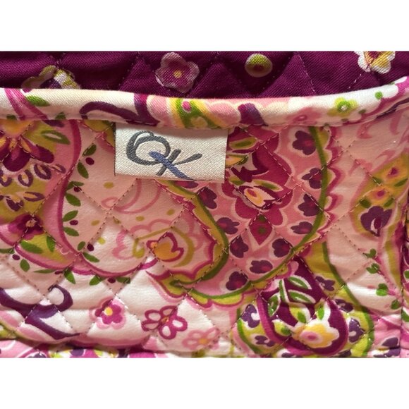Quilted Pink Paisley Floral Tote Bag With Zipper Closure & Interior Pockets - Picture 4 of 10